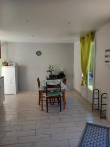 Fotografie z fotogalerie ubytování Petit chalet en bois v destinaci Reynès