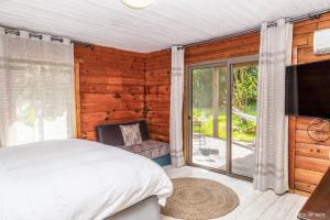 מיטה או מיטות בחדר ב-Vibe Naftali Estate