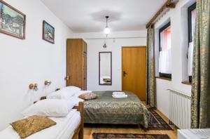 Letto o letti in una camera di Hotel Kandilj