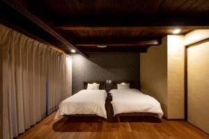 Satsuki (60min to koya, KIX)客房内的一张或多张床位