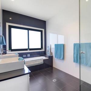 Ένα μπάνιο στο GOULBURN ALPACA FARM STAY