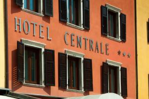 Fotografie z fotogalerie ubytování Hotel Centrale v destinaci Nago-Torbole