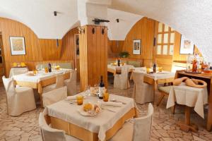 Gallery image of Hotel Centrale in Nago-Torbole