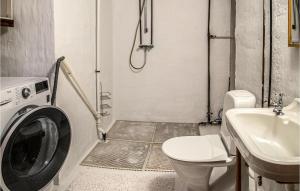 a bathroom with a washing machine and a sink at 2 Bedroom Stunning Home In len in Ålen