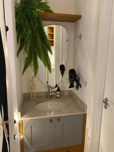 a bathroom with a sink and a mirror at São Paulo - Vila Mariana - Central in Sao Paulo