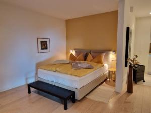 a bedroom with a bed in a room at Giardino Violetta in Lugano