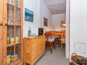 Kuchyň nebo kuchyňský kout v ubytování Holiday home Børkop LX