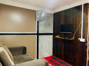 TV a/nebo společenská místnost v ubytování MOSS HEDERA HIDE CHALET