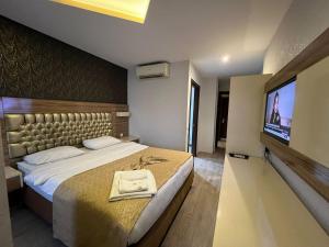 Postel nebo postele na pokoji v ubytování Grand Ezel Hotel