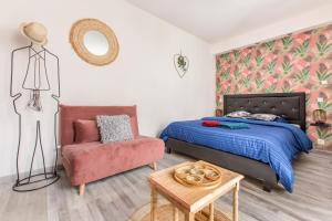 Posteľ alebo postele v izbe v ubytovaní Apt Bohème, Parking Privé, Centre