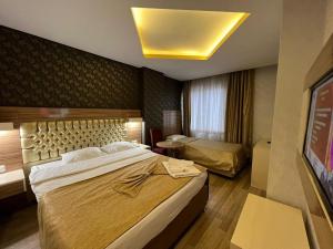 Postel nebo postele na pokoji v ubytování Grand Ezel Hotel + 37 fotografií