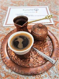 Set per la preparazione di tè e caffè presso Hotel Kandilj