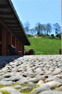 a close up of a stone floor in front of a building at Appartamento Franciacorta in Cazzago San Martino