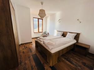 A bed or beds in a room at Farmhopping Village
