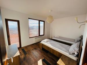 A bed or beds in a room at Farmhopping Village