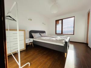 A bed or beds in a room at Farmhopping Village