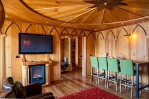 TV a/nebo společenská místnost v ubytování Grand Hotel Sestriere