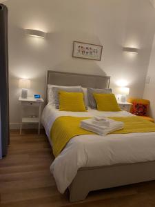 a bedroom with a large bed with yellow pillows at Rural Retreat in Devon in Plymouth