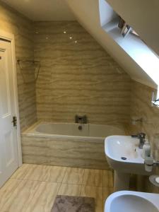 The West Highland Way Hotel Accommodation的一间浴室