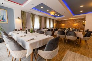 Posezení v ubytování Dodona ApartHotel in Prishtina