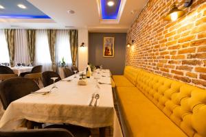 Posezení v ubytování Dodona ApartHotel in Prishtina