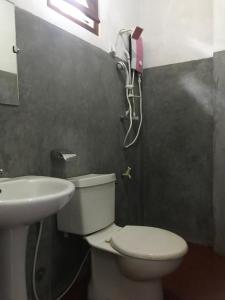 Koupelna v ubytování H S Home Stay + 13 fotografií