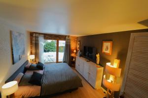 a bedroom with a bed and a television in it at Superbe studio avec parking privé in Crans-Montana