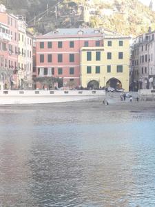 a large body of water with buildings in the background at Albergo Barbara in Vernazza