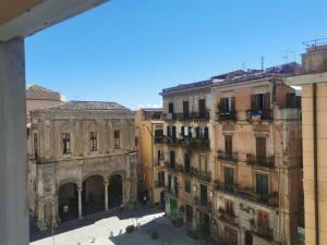 - Vistas a la ciudad desde un edificio en Dimora Lecerf, en Palermo