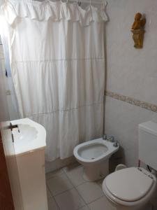 Un baño de Departamento Alvear zonas Güemes Torreón
