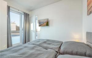 Postel nebo postele na pokoji v ubytování Awesome Home In Tossens With Kitchen