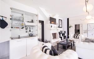 A seating area at 2 Bedroom Stunning Home In Roma
