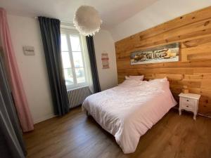 Posteľ alebo postele v izbe v ubytovaní Maison de ville Orléans dans le Quartier Dunois avec parking privatif