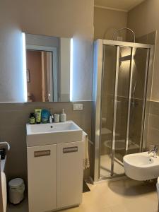 Ένα μπάνιο στο Bogogno Golf private luxury apartment +20 φωτογραφίες