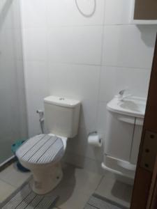 a bathroom with a toilet and a sink at Dom Gabriel 4 in Campos dos Goytacazes