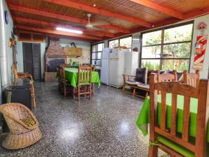 a kitchen and dining room with a table and chairs at Hostería Teuly in Puerto Madryn