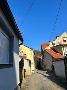 Budova, v ktorej sa apartmán nachádza