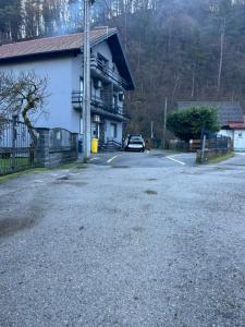 Budova, v ktorej sa apartmán nachádza