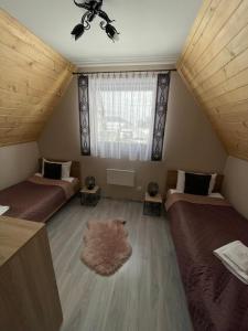 Łóżko lub łóżka w pokoju w obiekcie Domek Góralski Kąty na Wierchu