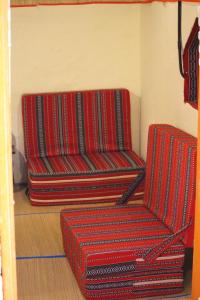 Een zitgedeelte bij Mahalli Balad Sayt Heritage Inn