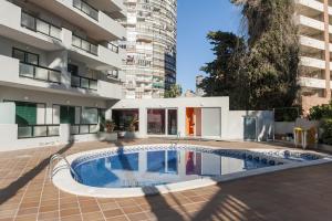 Bazén v ubytování Apartamentos Michel Angelo Benidorm nebo v jeho okolí