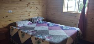 Ένα ή περισσότερα κρεβάτια σε δωμάτιο στο Cabaña puqueldon-lemuy chiloe