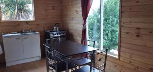 Η κουζίνα ή μικρή κουζίνα στο Cabaña puqueldon-lemuy chiloe