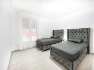 Łóżko lub łóżka w pokoju w obiekcie La coulée verte