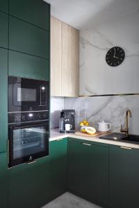 Kuchnia lub aneks kuchenny w obiekcie ŻOLI STORK APARTMENTS - Hubnera 1