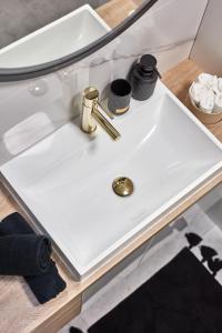 Zdjęcie z galerii obiektu ŻOLI STORK APARTMENTS - Hubnera 1 w Warszawie