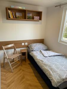 Rúm í herbergi á Chalet Lieblingsplatz