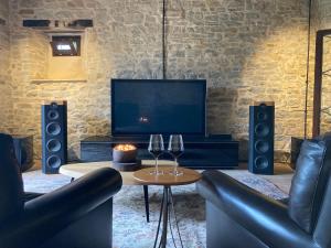 TV i/ili multimedijalni sistem u objektu Villa Verdicchio - B&B for winelovers