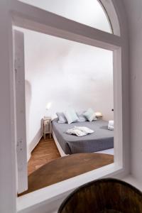Una cama o camas en una habitación de Aspa Caves 42 fotos más