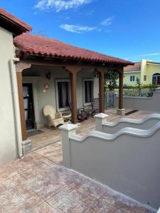 une maison avec un gazebo sur un patio dans l'établissement Casa Dulce Vida Gran Pacifica Resort, à San Diego 5 autres photos